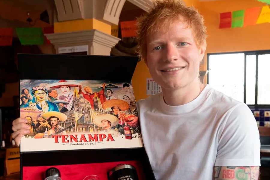 ed-sheeran-sorprende-a-fans-en-salon-tenampa