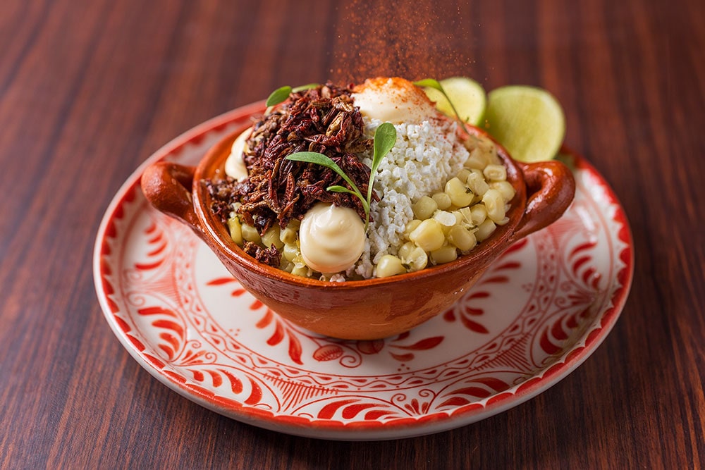 esquites-con-chapulines