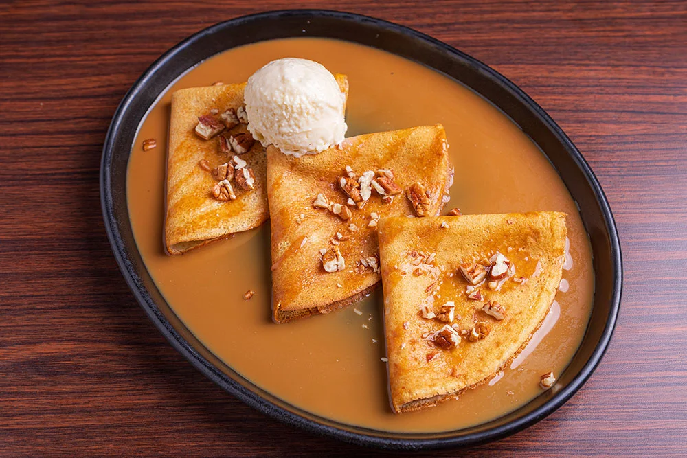 Crepas-con-cajeta-y-helado-de-vainilla